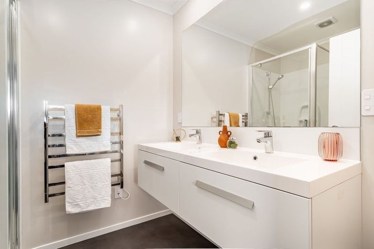 Photo of property in 5 Koreke Close, Kenepuru, Porirua, 5022