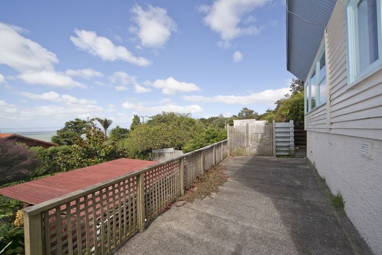 Photo of property in 15 Kauri Point Road, Laingholm, Auckland, 0604