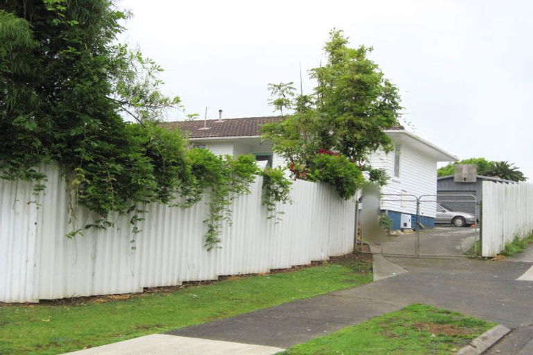 Photo of property in 62 Molesworth Place, Mangere, Auckland, 2022