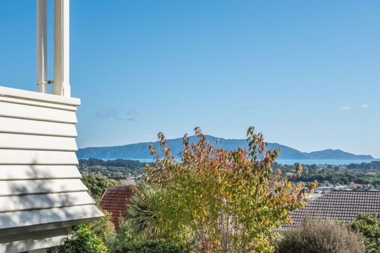 Photo of property in 14 Kea Street, Waikanae, 5036