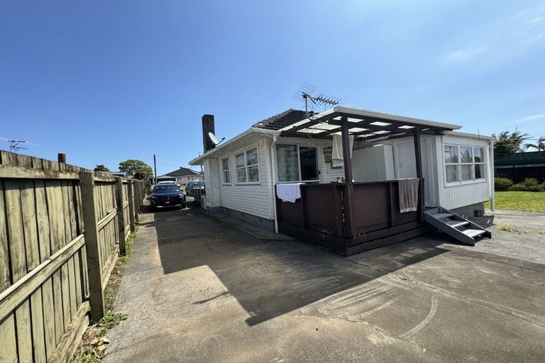 Photo of property in 10 Raglan Street, Mangere East, Auckland, 2024