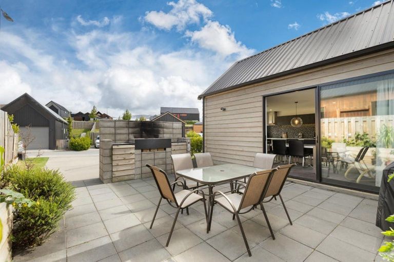 Photo of property in 24 Huxley Place, Lake Hayes, Queenstown, 9304