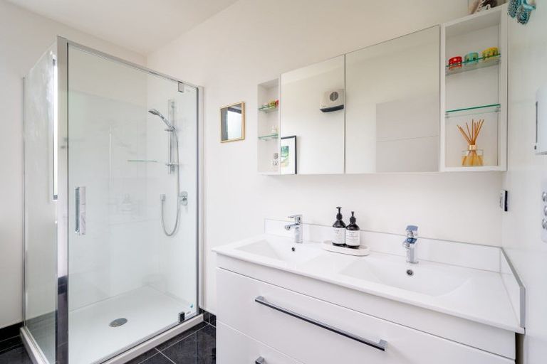 Photo of property in 1 Kirimoko Crescent, Wanaka, 9305