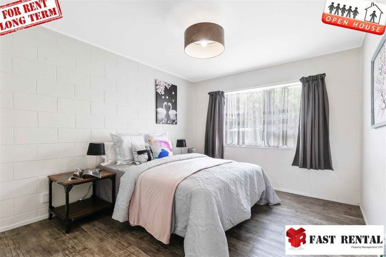 Photo of property in 1/2 Halberg Street, Glenfield, Auckland, 0629