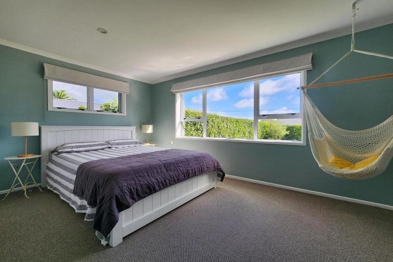 Photo of property in 8 Hussey Street, Oakura, 4314