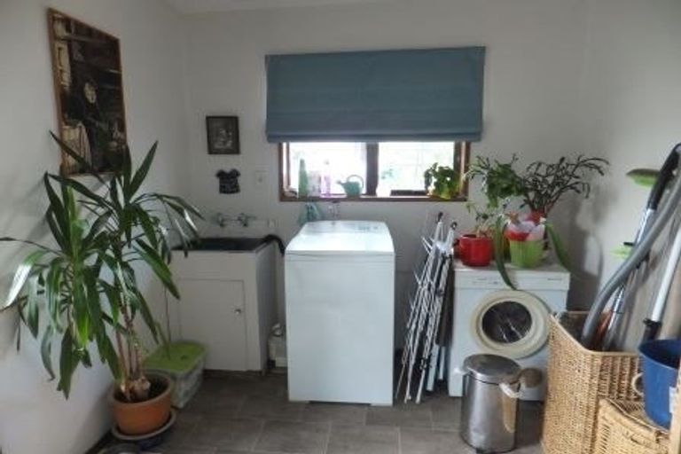 Photo of property in 11 Oakley Crescent, Hornby, Christchurch, 8042