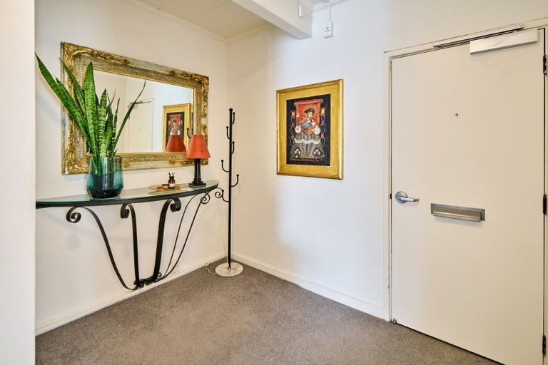 Photo of property in Wharenui Apartments, 274 Oriental Parade, Oriental Bay, Wellington, 6011