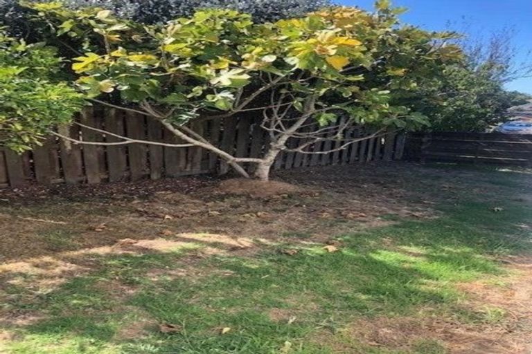Photo of property in 184/84a Greenslade Crescent, Northcote, Auckland, 0627