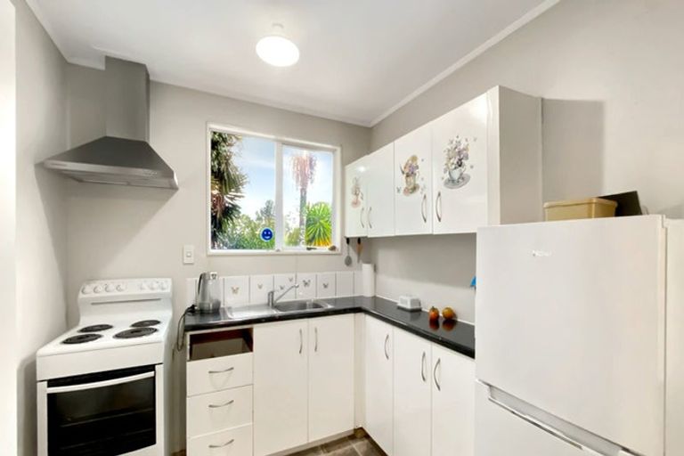 Photo of property in 29 Rehia Road, Massey, Auckland, 0614