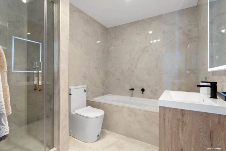 Photo of property in 33b Arran Road, Browns Bay, Auckland, 0630