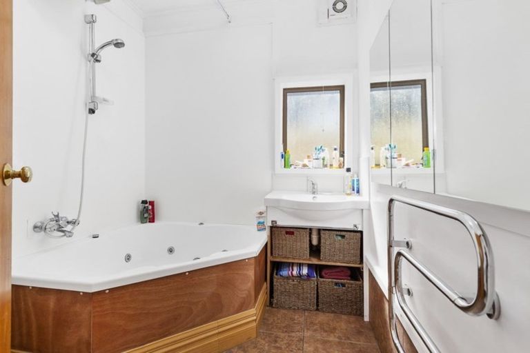 Photo of property in 68 Lyall Parade, Lyall Bay, Wellington, 6022