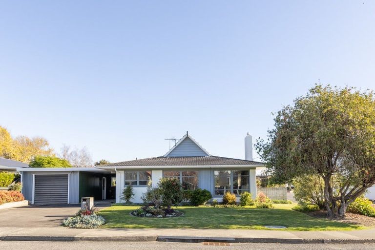 Photo of property in 14 Durham Drive, Havelock North, 4130