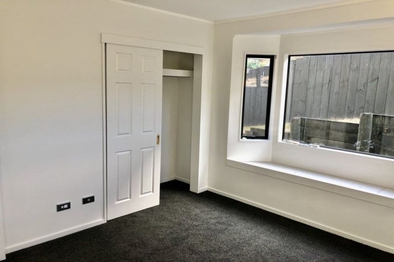 Photo of property in 1 Ryden Place, Glen Eden, Auckland, 0602