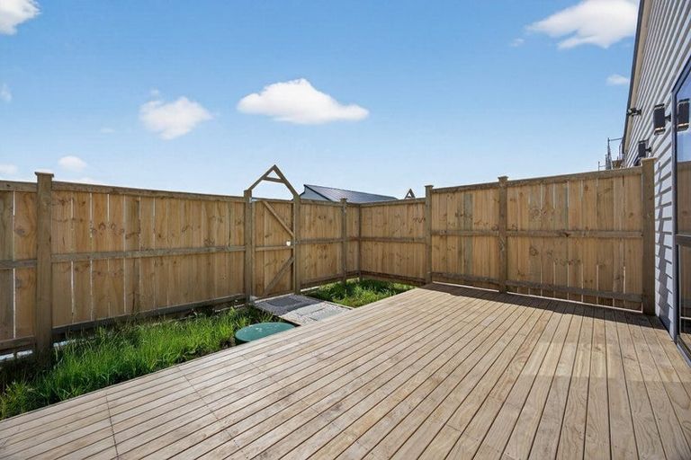 Photo of property in 12 Kaapehu Street, Karaka, 2578