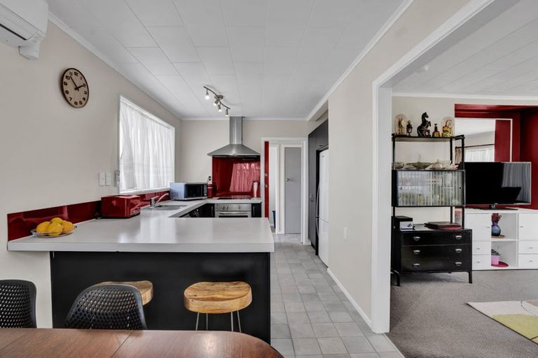 Photo of property in 11 Warkworth Grove, Bell Block, New Plymouth, 4312