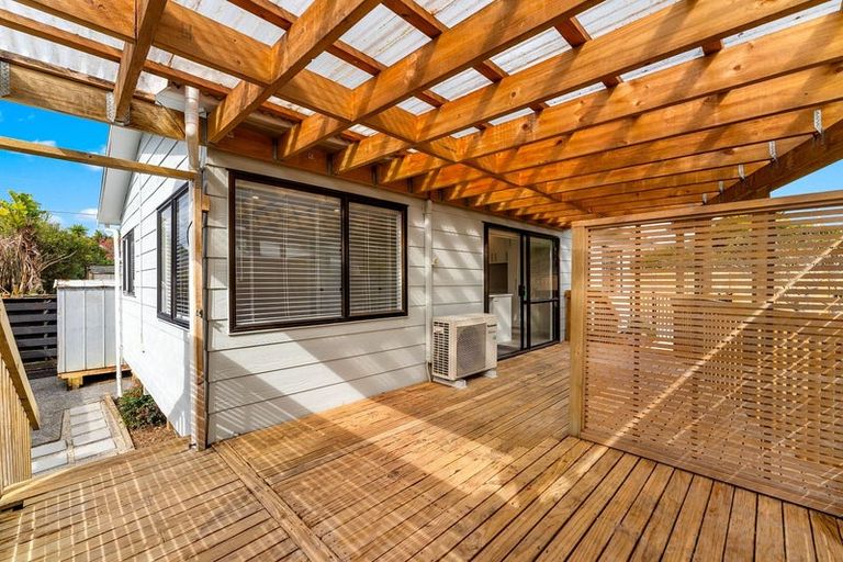 Photo of property in 2/222 Birkdale Road, Birkdale, Auckland, 0626