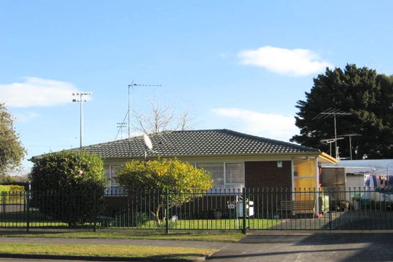 Photo of property in 2/15 Alpha Street, Papakura, 2110