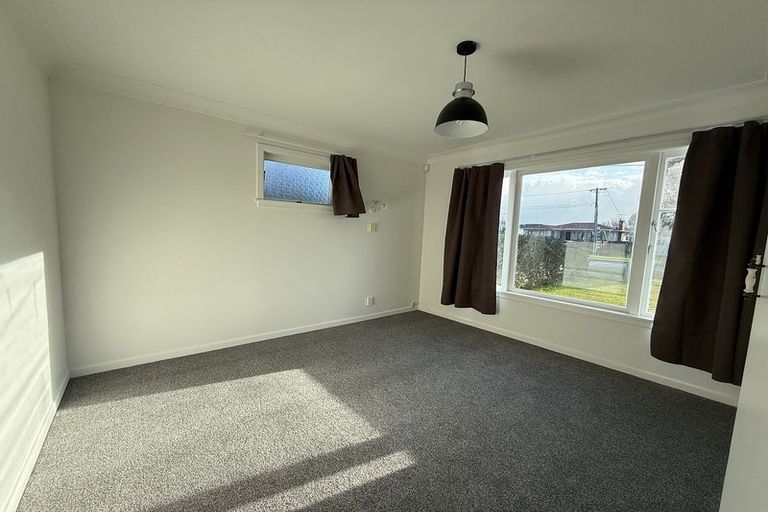 Photo of property in 17 Peachgrove Road, Te Atatu Peninsula, Auckland, 0610