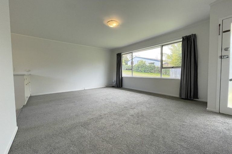 Photo of property in 2/11 Tallington Crescent, Torbay, Auckland, 0630