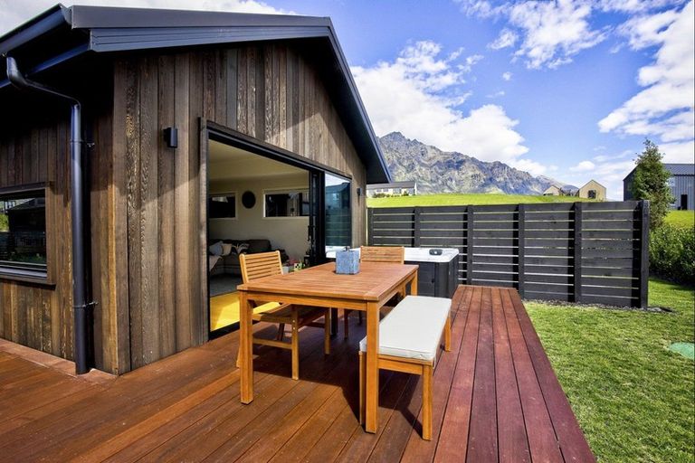 Photo of property in 28 Mcadam Drive, Jacks Point, Queenstown, 9371