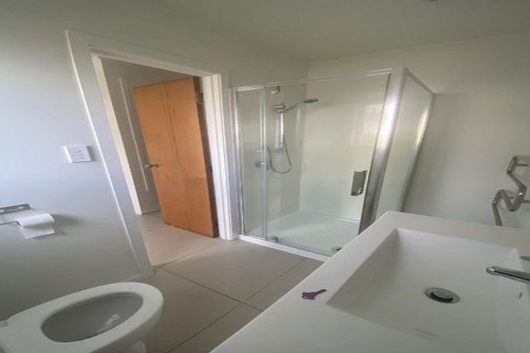 Photo of property in 14 Reynella Drive, Massey, Auckland, 0614