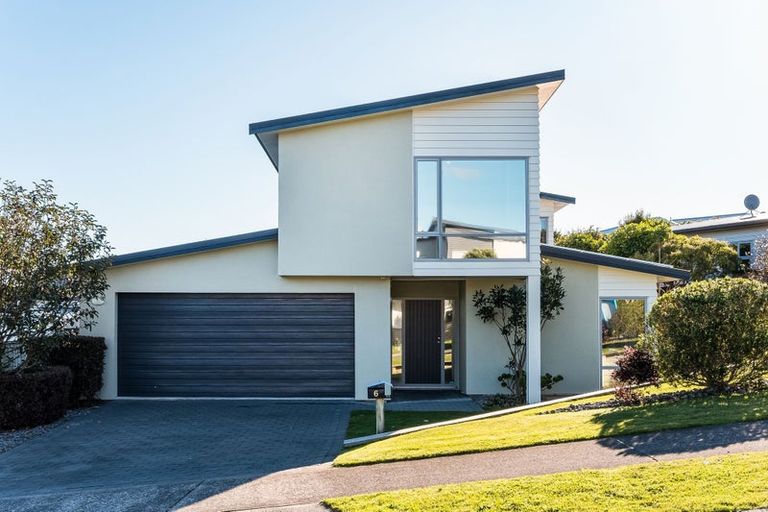 Photo of property in 6 Sumner Terrace, Aotea, Porirua, 5024