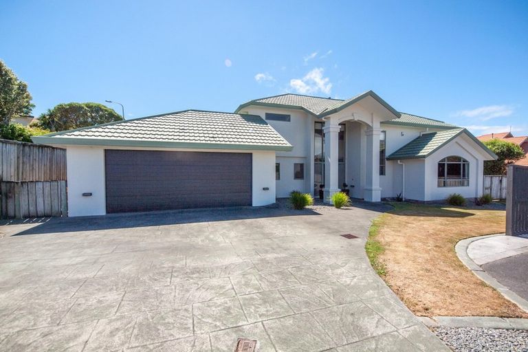 Photo of property in 10 Marford Grove, Churton Park, Wellington, 6037