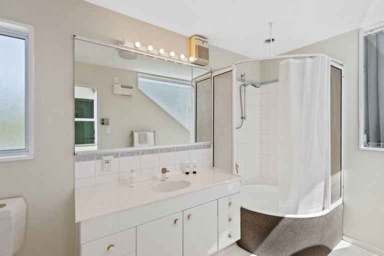 Photo of property in 92 Jeffreys Road, Fendalton, Christchurch, 8052