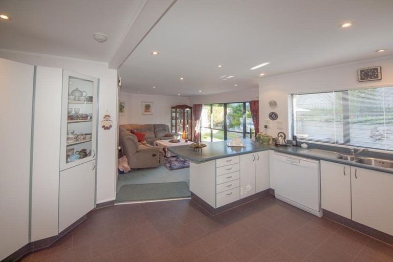 Photo of property in 7 Amesbury Drive, Churton Park, Wellington, 6037