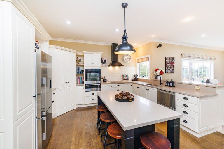 Photo of property in 35 Cashmere Drive, Fitzherbert, Palmerston North, 4410