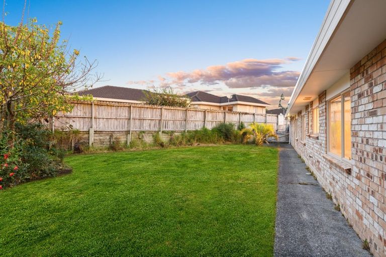 Photo of property in 17 Gendo Avenue, Henderson, Auckland, 0612