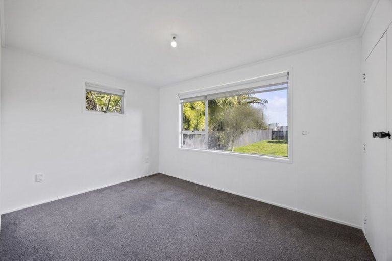 Photo of property in 4 Guernsey Place, Fitzherbert, Palmerston North, 4410