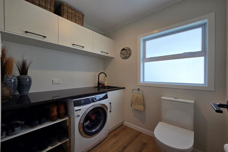 Photo of property in 11 Truby King Street, Merrilands, New Plymouth, 4312