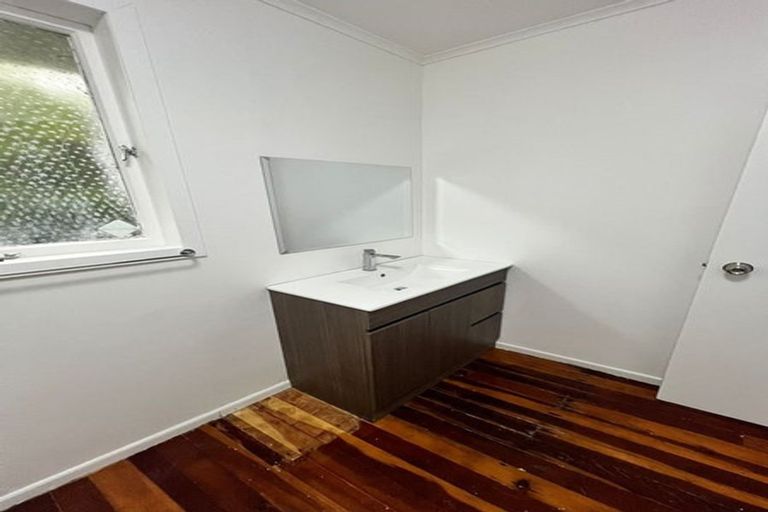 Photo of property in 20 Evans Road, Weymouth, Auckland, 2103