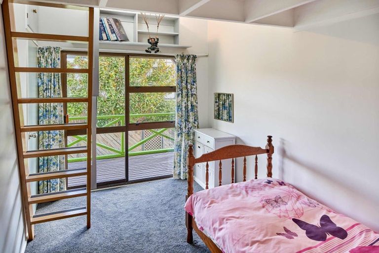 Photo of property in 18 Solander Place, Whitby, Porirua, 5024