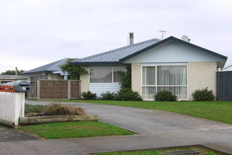 Photo of property in 6 Peppertree Glade, Kelvin Grove, Palmerston North, 4414