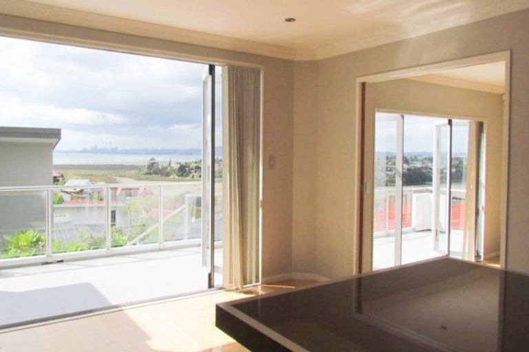 Photo of property in 9 Graceview Way, West Harbour, Auckland, 0618