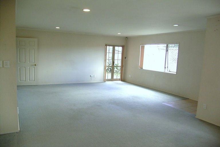 Photo of property in 10 Marbella Drive, Massey, Auckland, 0614