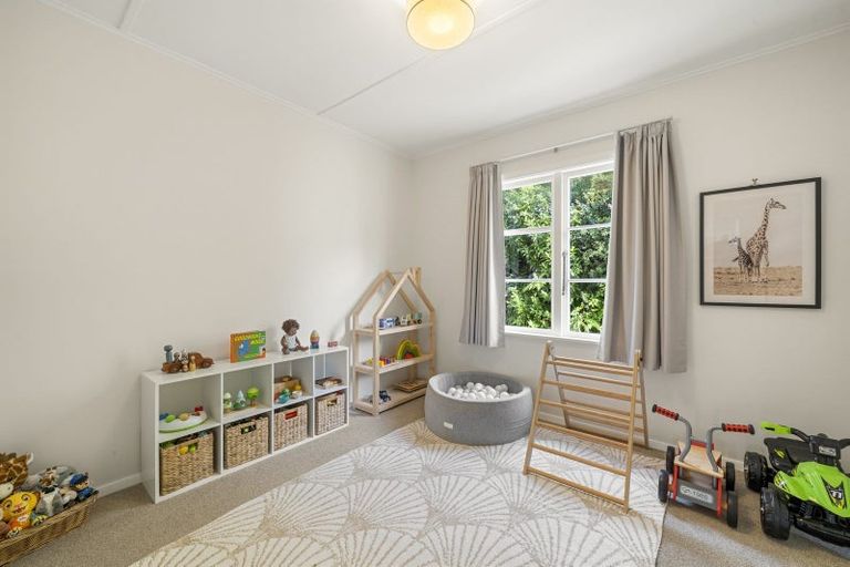 Photo of property in 21 Gardiner Grove, Wainuiomata, Lower Hutt, 5014