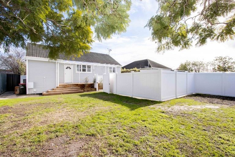 Photo of property in 11 Hammond Road, Taradale, Napier, 4112