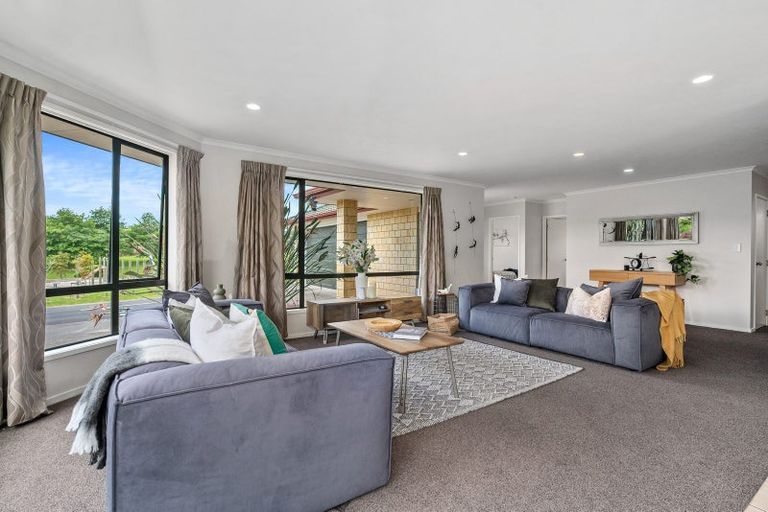 Photo of property in 38 Cabeleigh Drive, Helensville, 0800