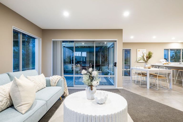 Photo of property in 6 Sumner Terrace, Aotea, Porirua, 5024