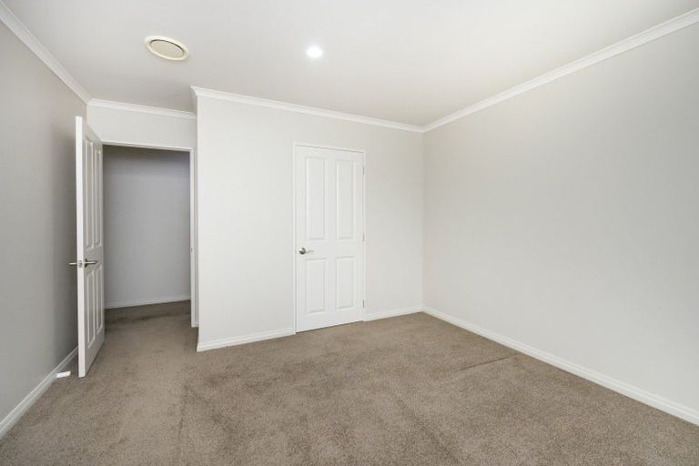 Photo of property in 6 Ron Place, Fitzherbert, Palmerston North, 4410