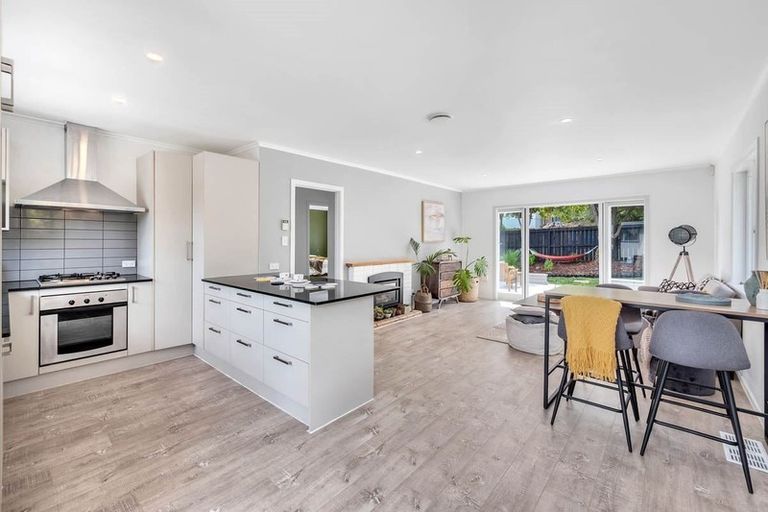 Photo of property in 1/46 Roberts Road, Glenfield, Auckland, 0629