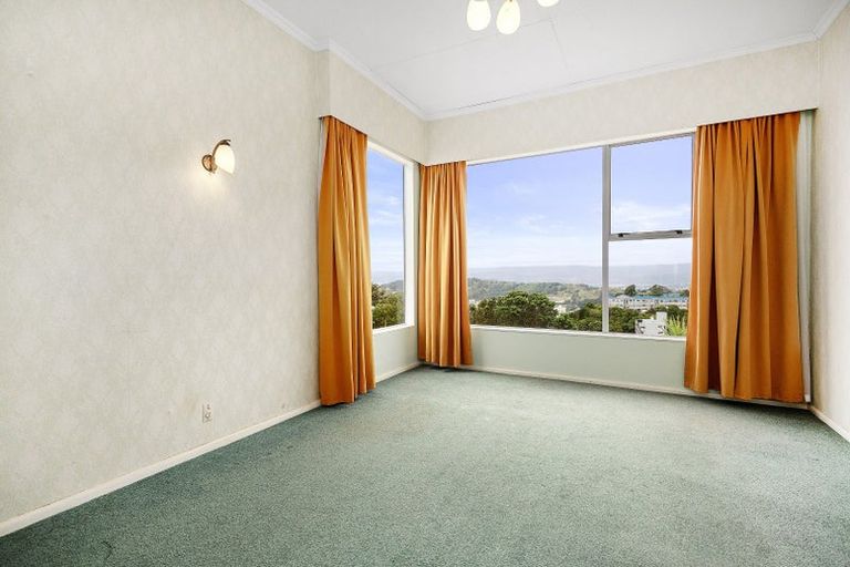 Photo of property in 9 Apuka Street, Brooklyn, Wellington, 6021