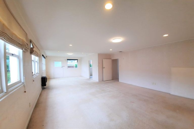 Photo of property in 27 The Crest, Sunnyhills, Auckland, 2010
