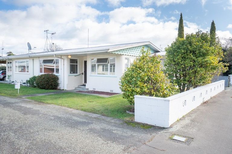 Photo of property in 15 Kiwi Court, Roslyn, Palmerston North, 4414