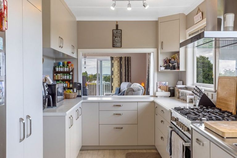 Photo of property in 15a Sarona Avenue, Glen Eden, Auckland, 0602