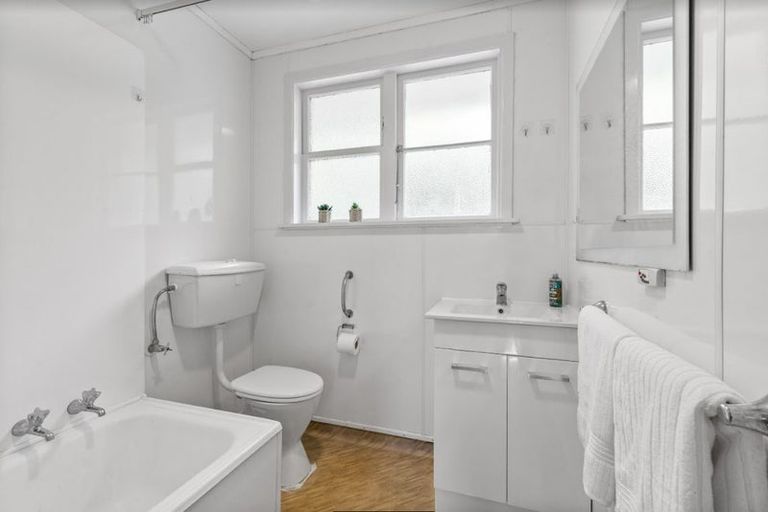 Photo of property in 119-121 Kings Crescent, Hutt Central, Lower Hutt, 5010