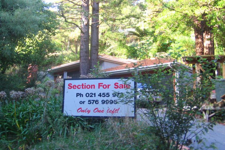 Photo of property in 6a Francis Bell Grove, Lowry Bay, Lower Hutt, 5013